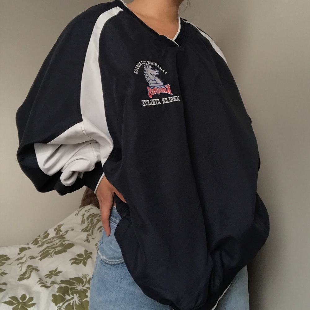 Windbreaker pullover
